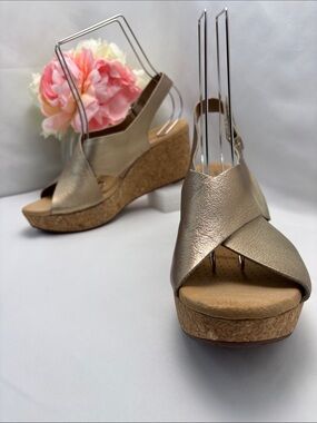 Clarks Women’s 12 Metallic Gold Cork Wedge Sandals #372